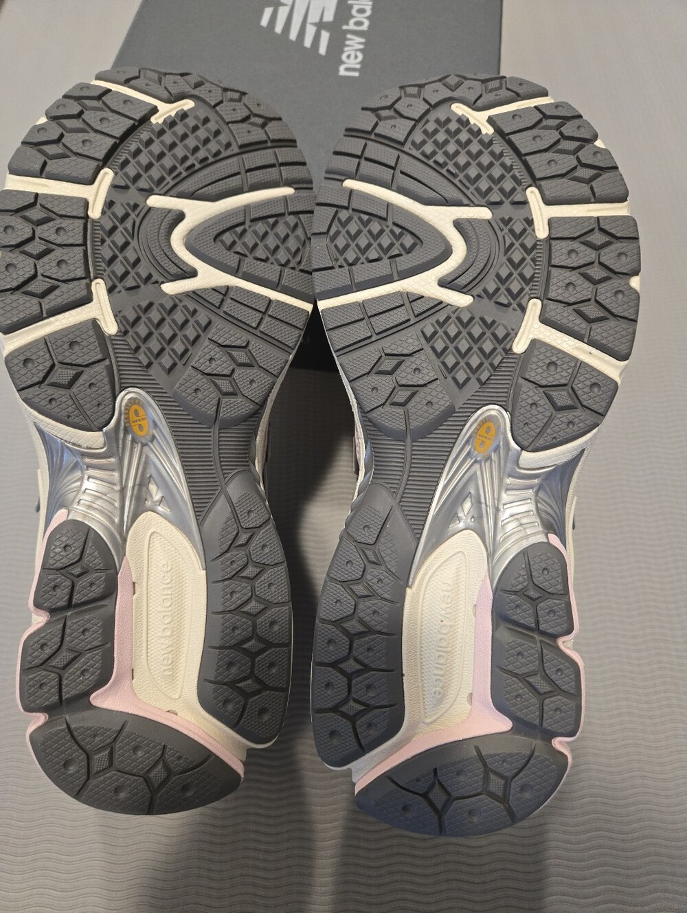 New Balance 1906 Womens 8.5/Youth 7 Shoes NWT - Picture 7 of 8